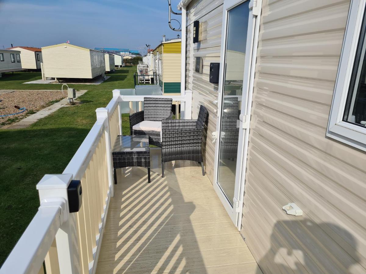 8 Berth Eastgate Fantasy Island Apartment Инголдмелс Екстериор снимка